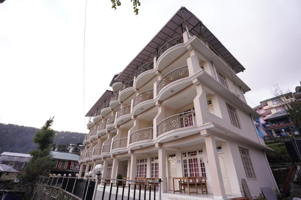 Sky Pie Hotel Дармсала Екстер'єр фото