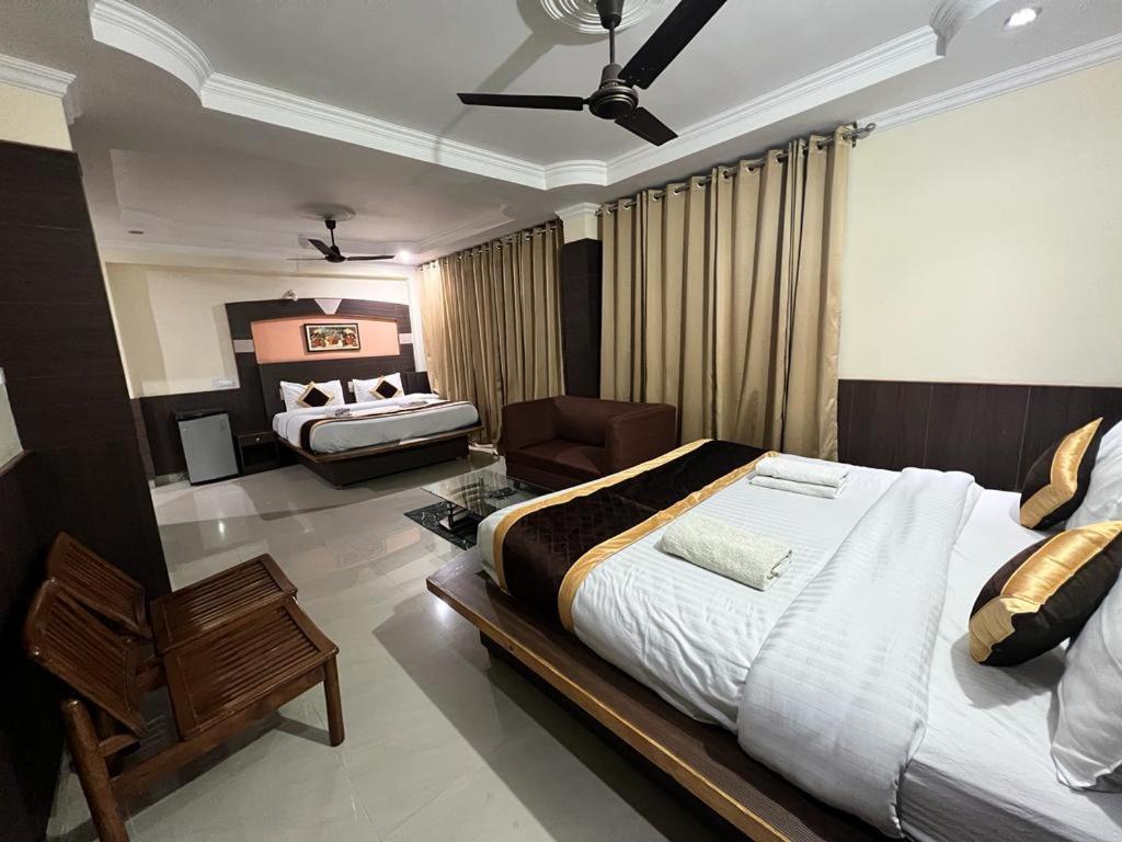 Sky Pie Hotel Дармсала Екстер'єр фото