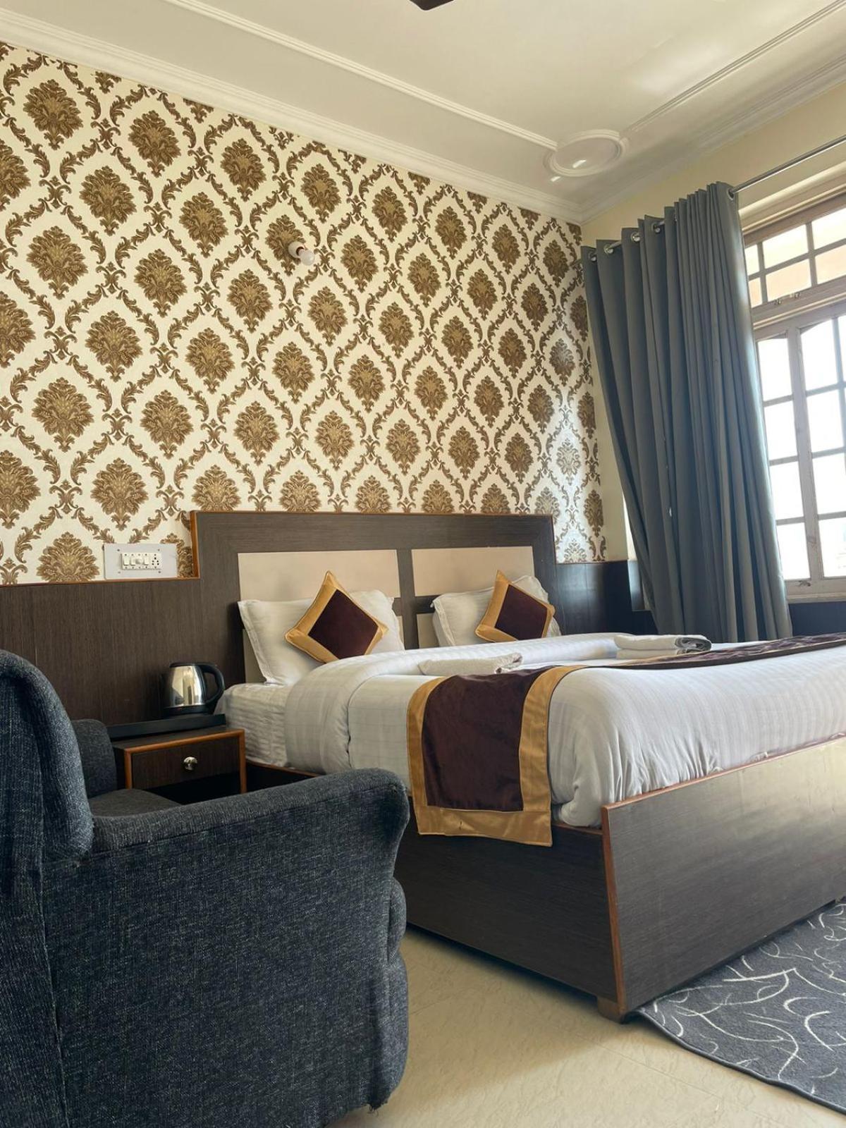 Sky Pie Hotel Дармсала Екстер'єр фото