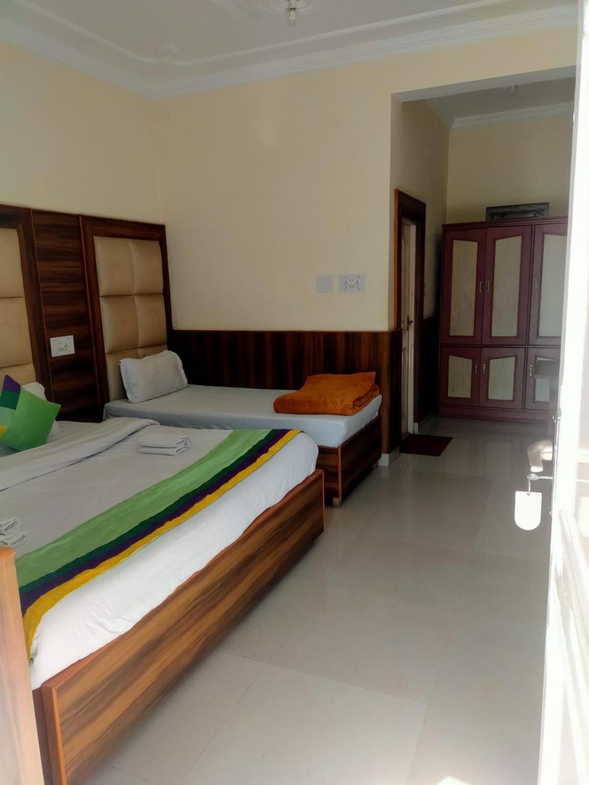 Sky Pie Hotel Дармсала Екстер'єр фото